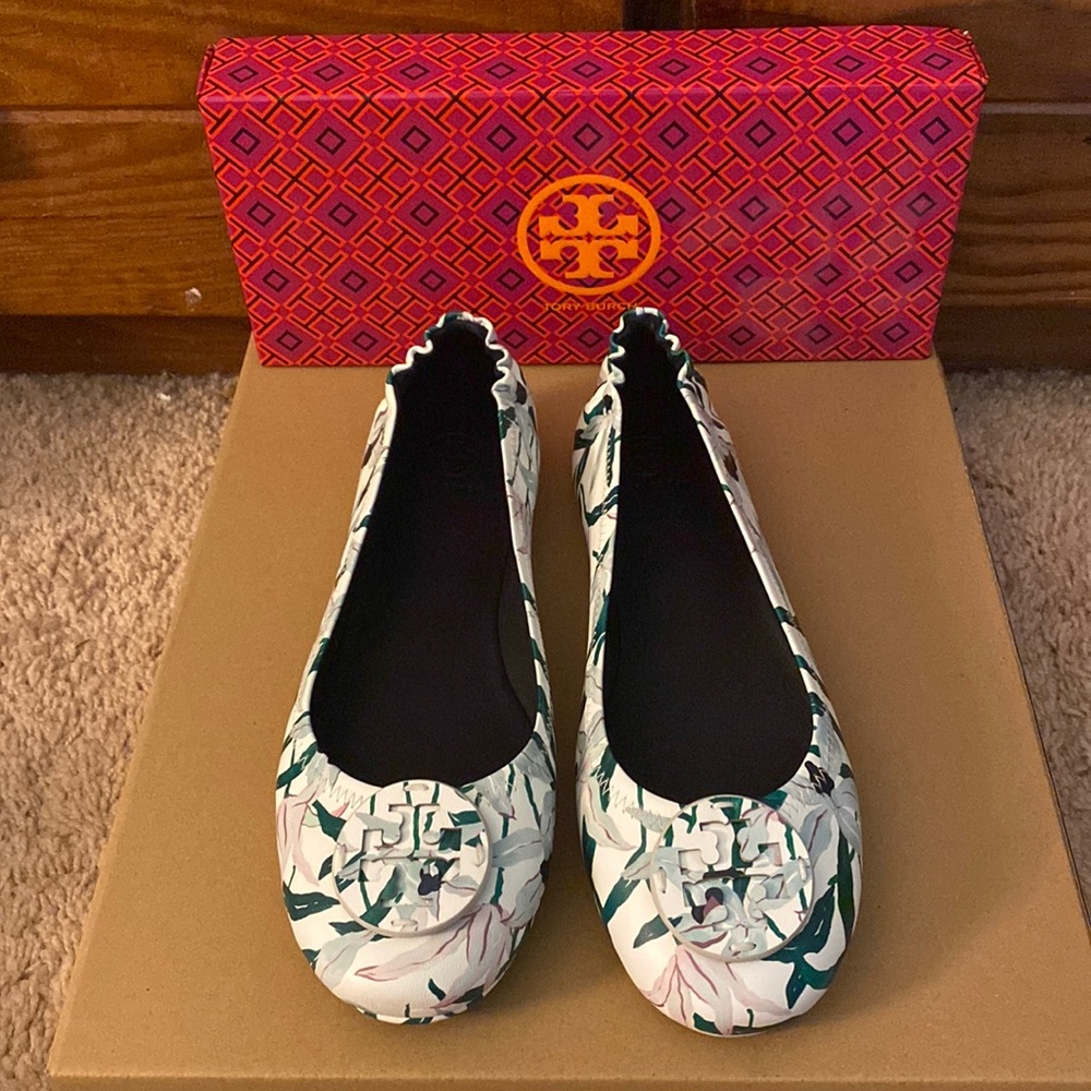 NWT. Tory Burch flats size 10.5❤️